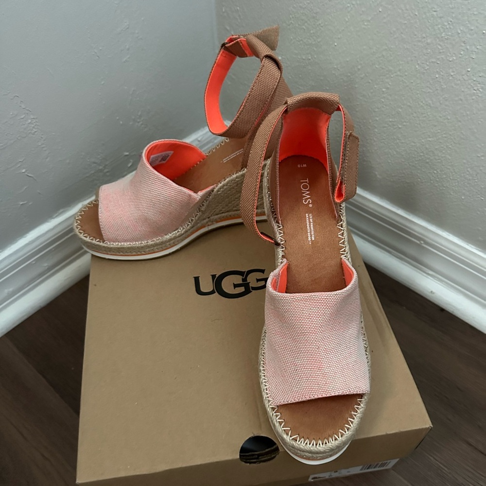 Tom wedge sandals